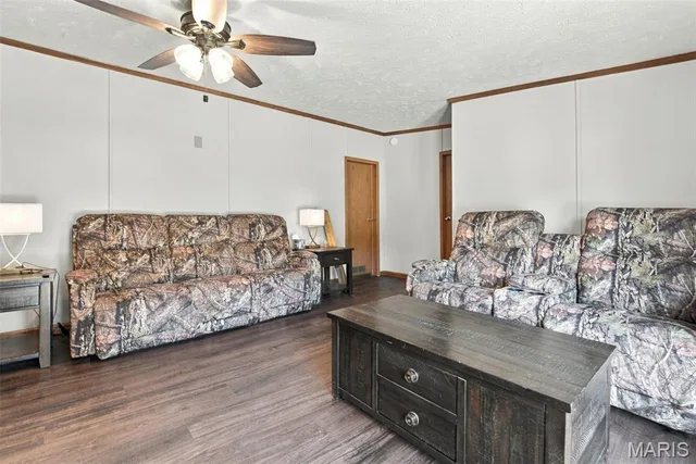 Kitchen — 14216 Charter Church Road De Soto Missouri real estate