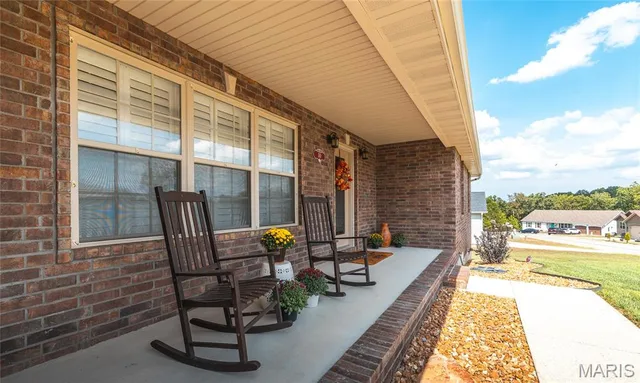 Kitchen — 110 Paradise Street Waynesville Missouri real estate