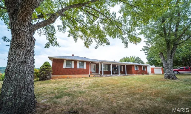 Living room — 1500 Highway MM Salem Missouri real estate
