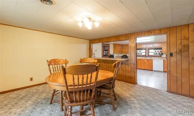 Living room — 15328 Cliff Road Dixon Missouri real estate