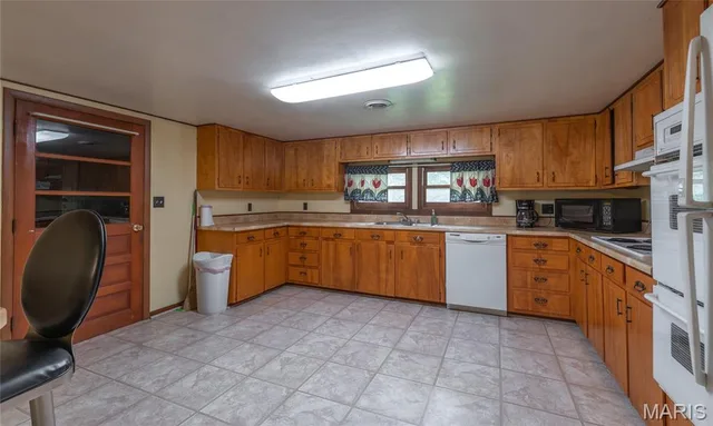 Kitchen — 15328 Cliff Road Dixon Missouri real estate