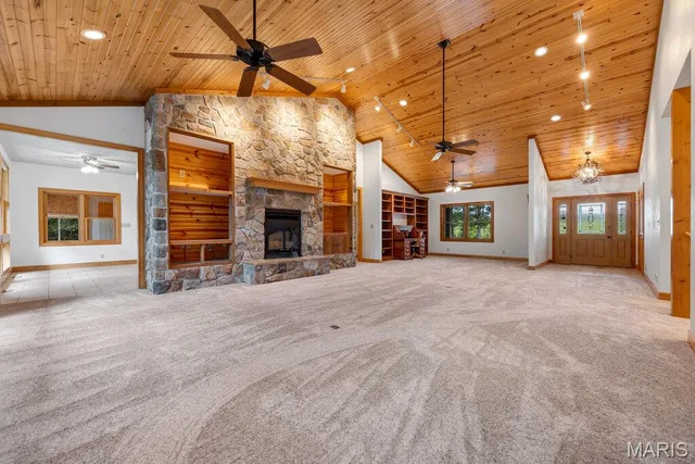 Living room — 17293 Highway 8 St James Missouri real estate
