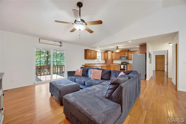 Primary bedroom — 16780 Highland Springs Dixon Missouri real estate