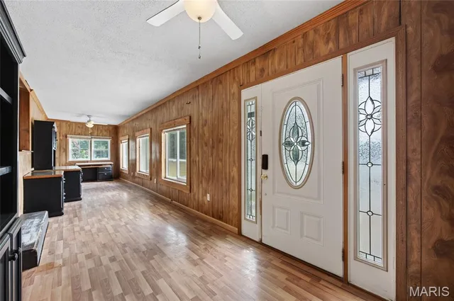 Living room — 15905 Hardin Lane St Robert Missouri real estate