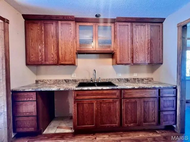 Primary bedroom — 16144 Horse Shoe Drive Houston Missouri real estate