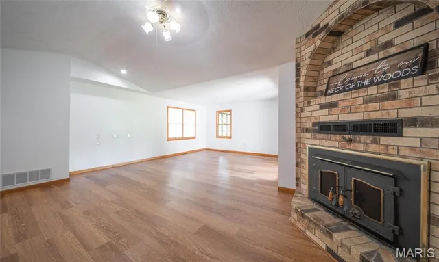 Primary bedroom — 10572 Butler Circle Rolla Missouri real estate