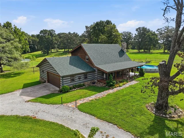 134 McIntire Road, Caulfield MO real estate