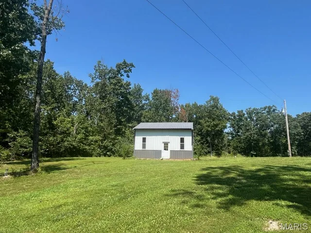 Front exterior — 129 Shamrock Lane Bourbon Missouri real estate