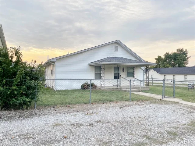 Front exterior — 721 Locust Street Edgar Springs Missouri real estate