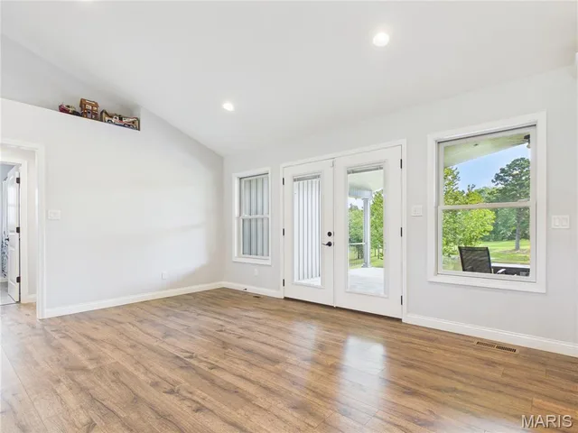 Primary bedroom — 8172 Highway 32 Ste Genevieve Missouri real estate