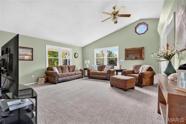 Living room — 519 Grandview Road St Clair Missouri real estate
