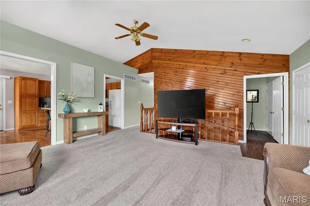 Primary bedroom — 519 Grandview Road St Clair Missouri real estate