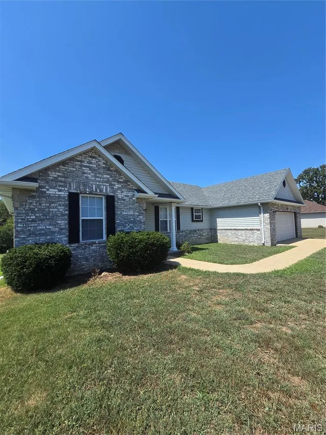 Front exterior — 102 Summit Pass Waynesville Missouri real estate