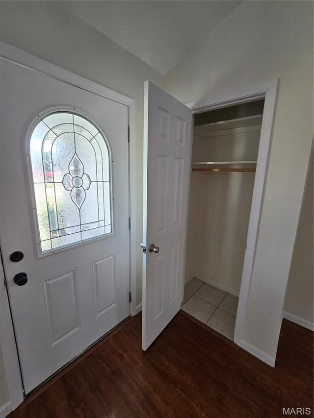 Living room — 102 Summit Pass Waynesville Missouri real estate