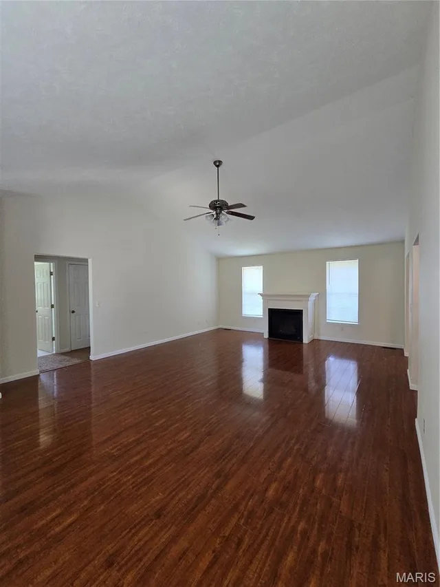 Primary bedroom — 102 Summit Pass Waynesville Missouri real estate