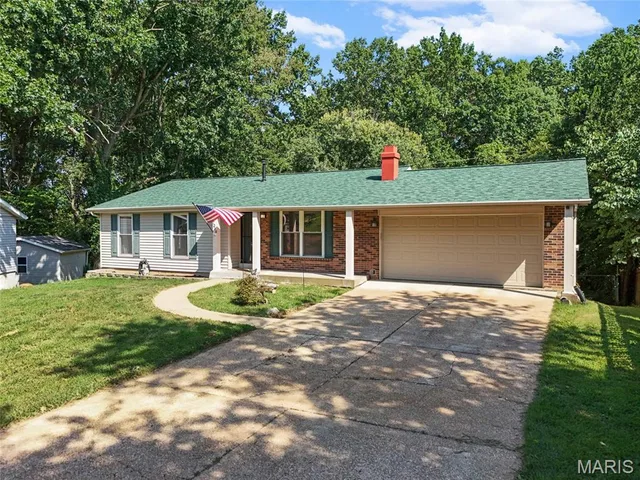 Front exterior — 7218 Burgess Barnhart Missouri real estate