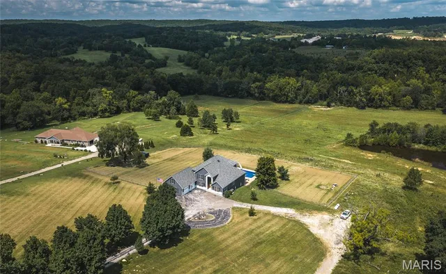 4411 Rock Road, Bourbon MO