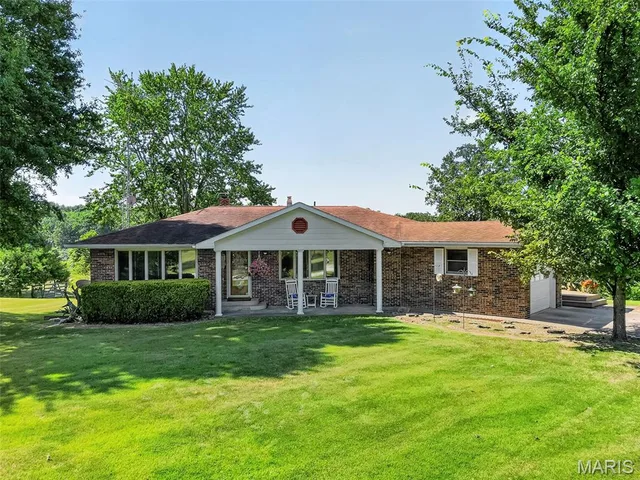 Front exterior — 14524 Pike 277 Louisiana Missouri real estate