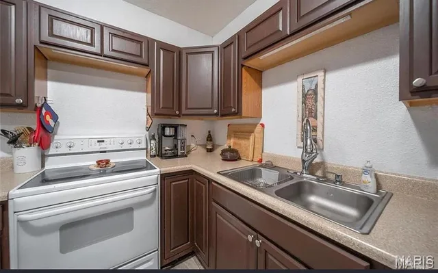 Kitchen — 121 State Route T Newburg Missouri real estate