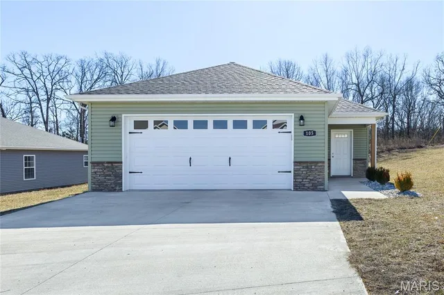 Front exterior — 105 Daniels Court St Robert Missouri real estate