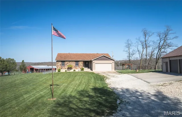 Living room — 3773 Blocks Branch Road Owensville Missouri real estate