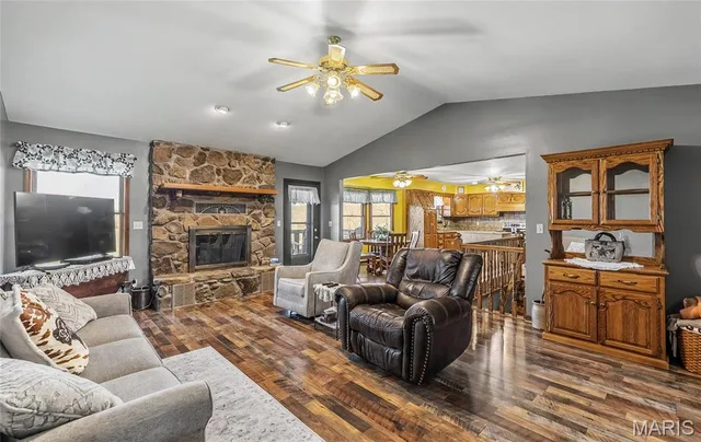 Primary bedroom — 3773 Blocks Branch Road Owensville Missouri real estate