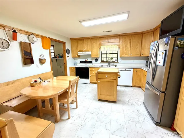 Primary bedroom — 352 Highway M Steelville Missouri real estate