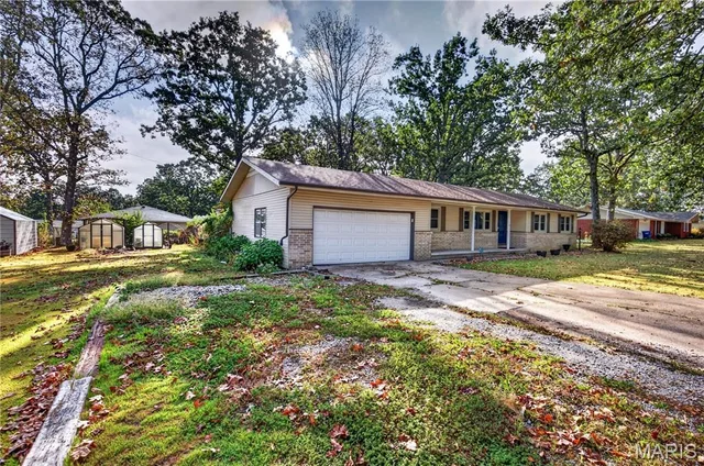 Front exterior — 22838 Pioneer Drive Lebanon Missouri real estate