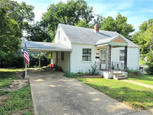 Front exterior — 200 E 1st Street Rolla Missouri real estate