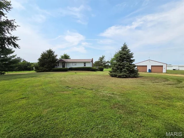Primary bedroom — 33228 State Highway C La Grange Missouri real estate