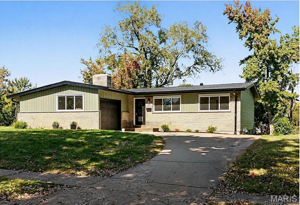 10805 Ridgecrest Drive St Ann Missouri 3 bedroom 2 bathroom home for sale listed at $265,000