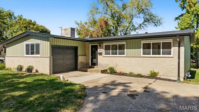 Front exterior — 10805 Ridgecrest Drive St Ann Missouri real estate