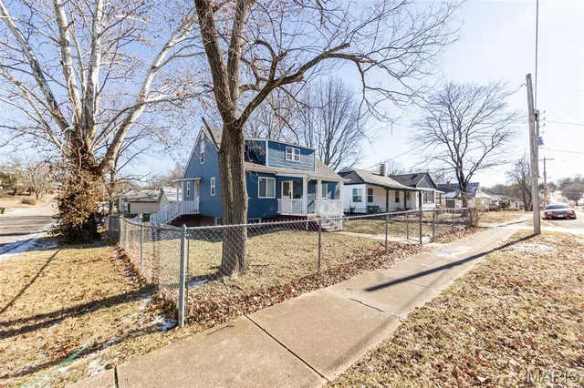 Front exterior — 100 S Elm Rolla Missouri real estate