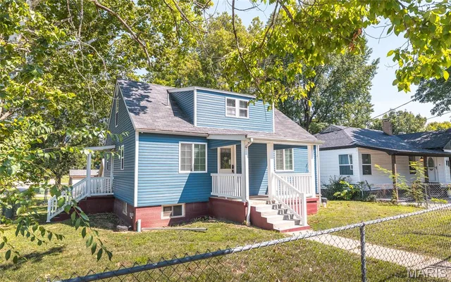 Front exterior — 100 S Elm Rolla Missouri real estate