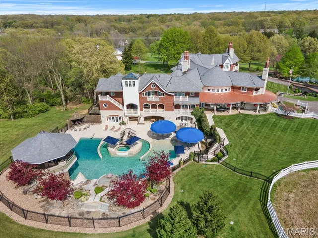 Front exterior — 7 Hillside Court Wentzville Missouri real estate