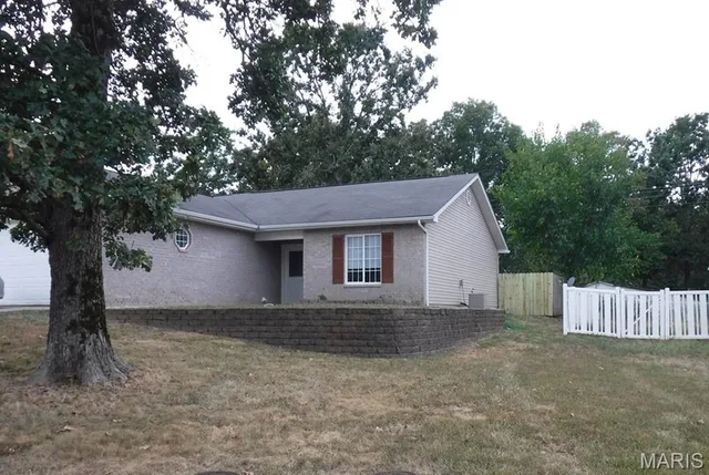 22625 Hollow Oak Lane, St Robert MO