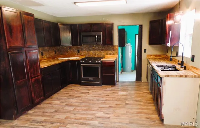 Kitchen — 20445 Sweetwater Road Waynesville Missouri real estate