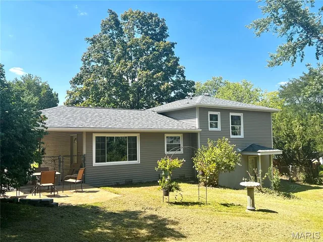 Primary bedroom — 50 Laird Avenue Rolla Missouri real estate