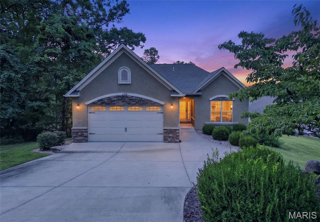 114 W Crossfox Trail Camdenton Missouri 3 bedroom 3 bathroom home for sale listed at $699,900