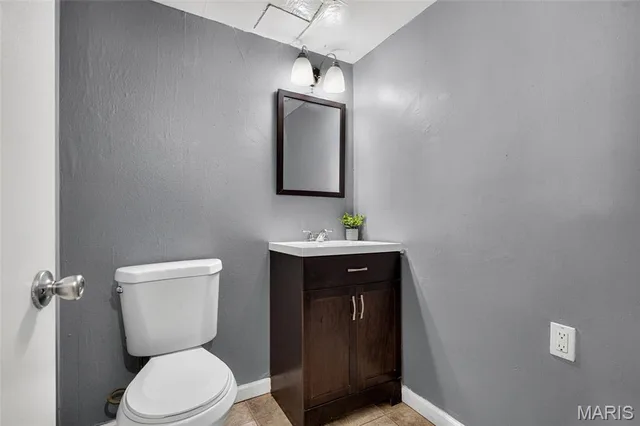 Primary bedroom — 8864 Santa Bella Drive Hazelwood Missouri real estate