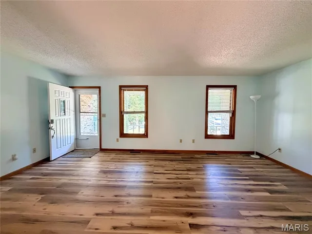 Living room — 1710 Forest Place Rolla Missouri real estate