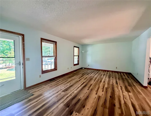 Primary bedroom — 1710 Forest Place Rolla Missouri real estate