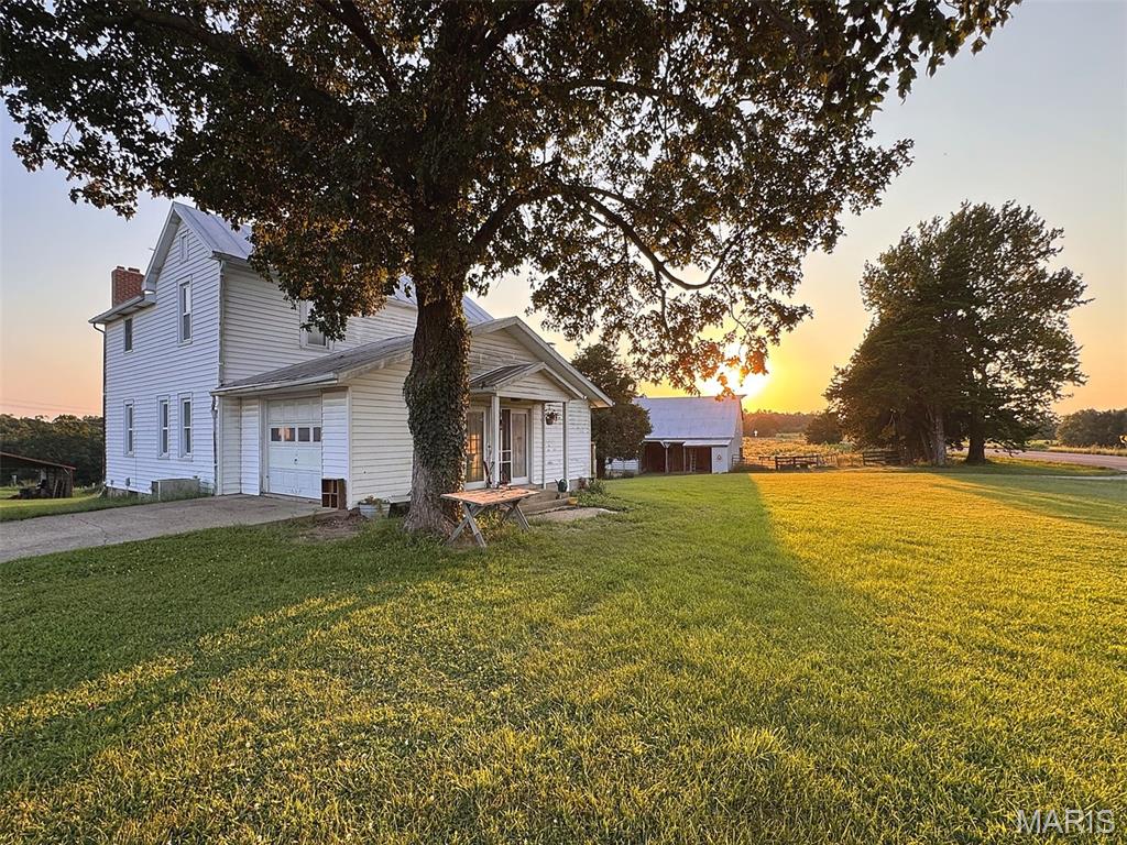4176 Highway E New Haven Missouri 4 bedroom 2 bathroom home for sale listed at $695,000