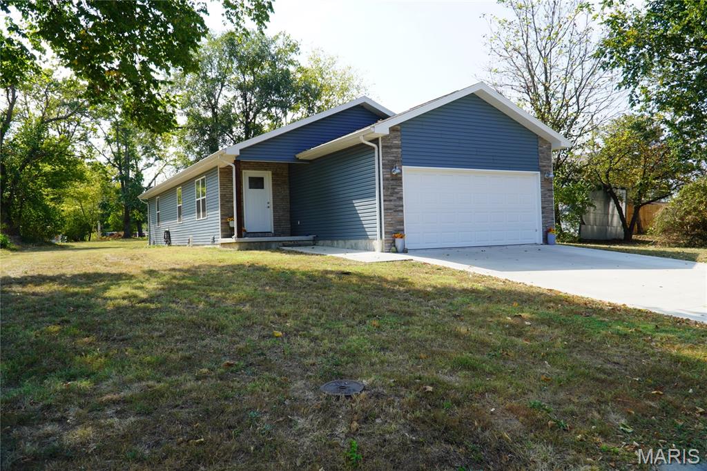 950 Main Street Lebanon Missouri 3 bedroom 2 bathroom home for sale listed at $249,900