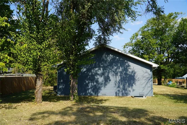 Primary bedroom — 950 Main Street Lebanon Missouri real estate
