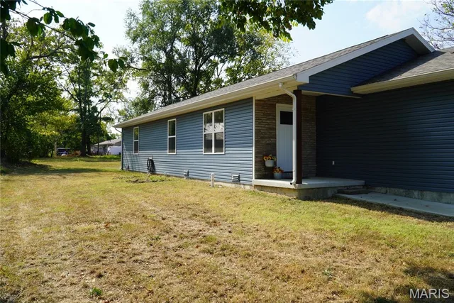 Front exterior — 950 Main Street Lebanon Missouri real estate