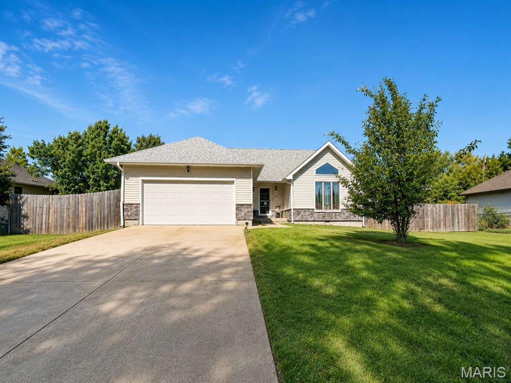 1401 Woodspice Trail, Lebanon MO
