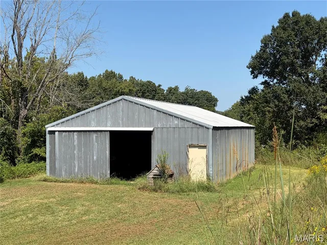 Primary bedroom — 3116 Highway 50 Beaufort Missouri real estate