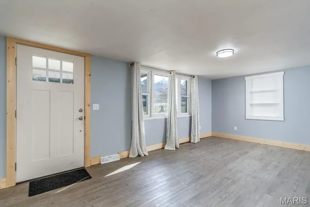 Living room — 324 11th Street Crocker Missouri real estate