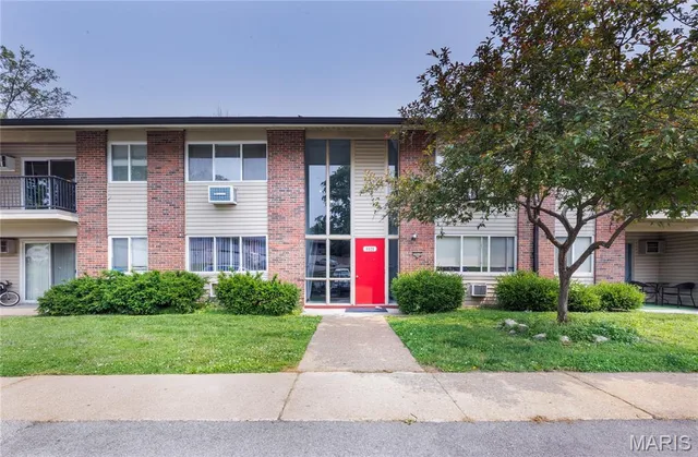 Front exterior — 9920 Bunker Hill Drive St Louis Missouri real estate